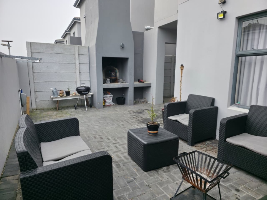 To Let 3 Bedroom Property for Rent in Parklands North Western Cape